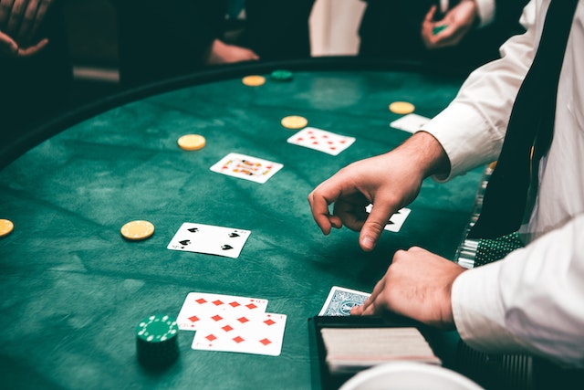 What Are Different Online Casino Games to Play?